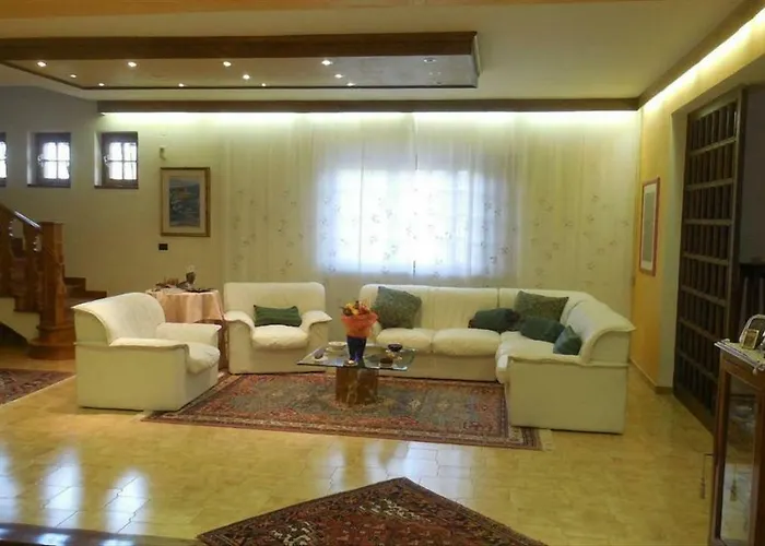 Pina Willa LʼAquila