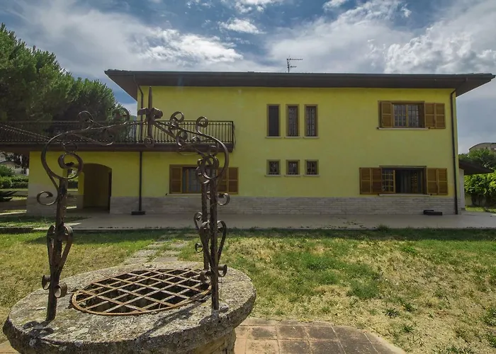 Pina Willa LʼAquila