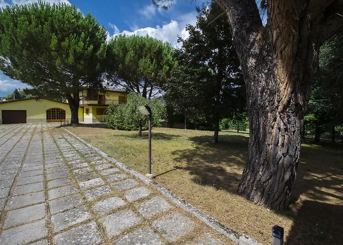 Pina Willa LʼAquila